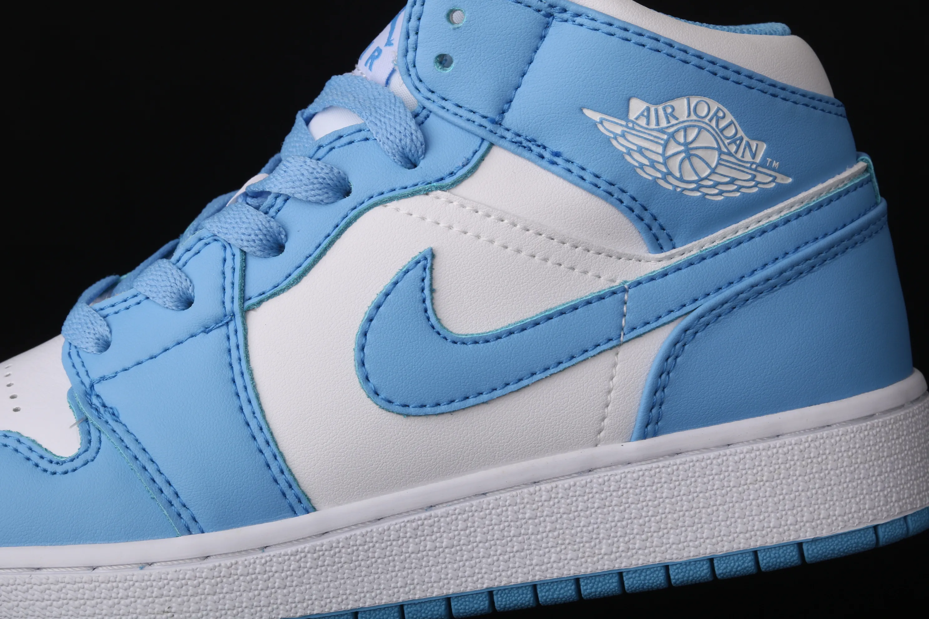 All categories Air Jordan Jordan series basketball shoes Air Jordan 1 Mid Air Jordan 1 Mid AJ1 Joe 1 white and blue 554724-106